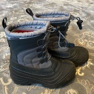 The North Face Alpenglow IV winter boots boys size 13